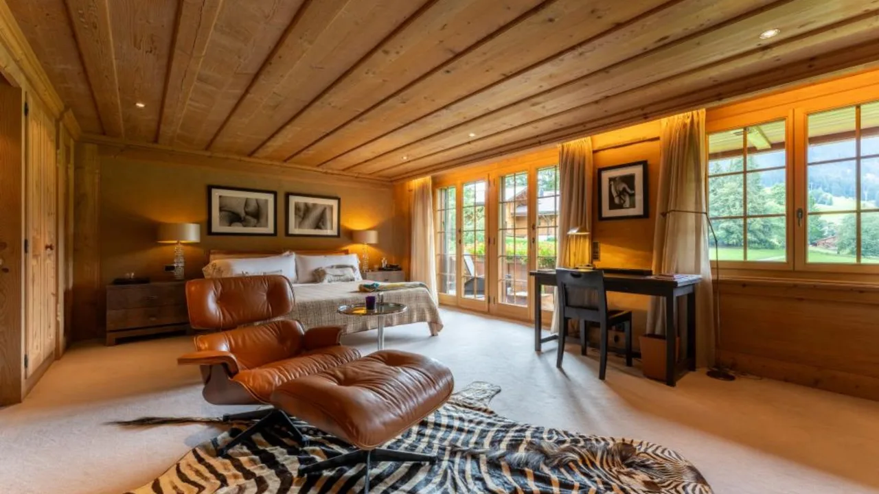Luxurious 5 Bedroom Chalet With Modern Charm photo 3