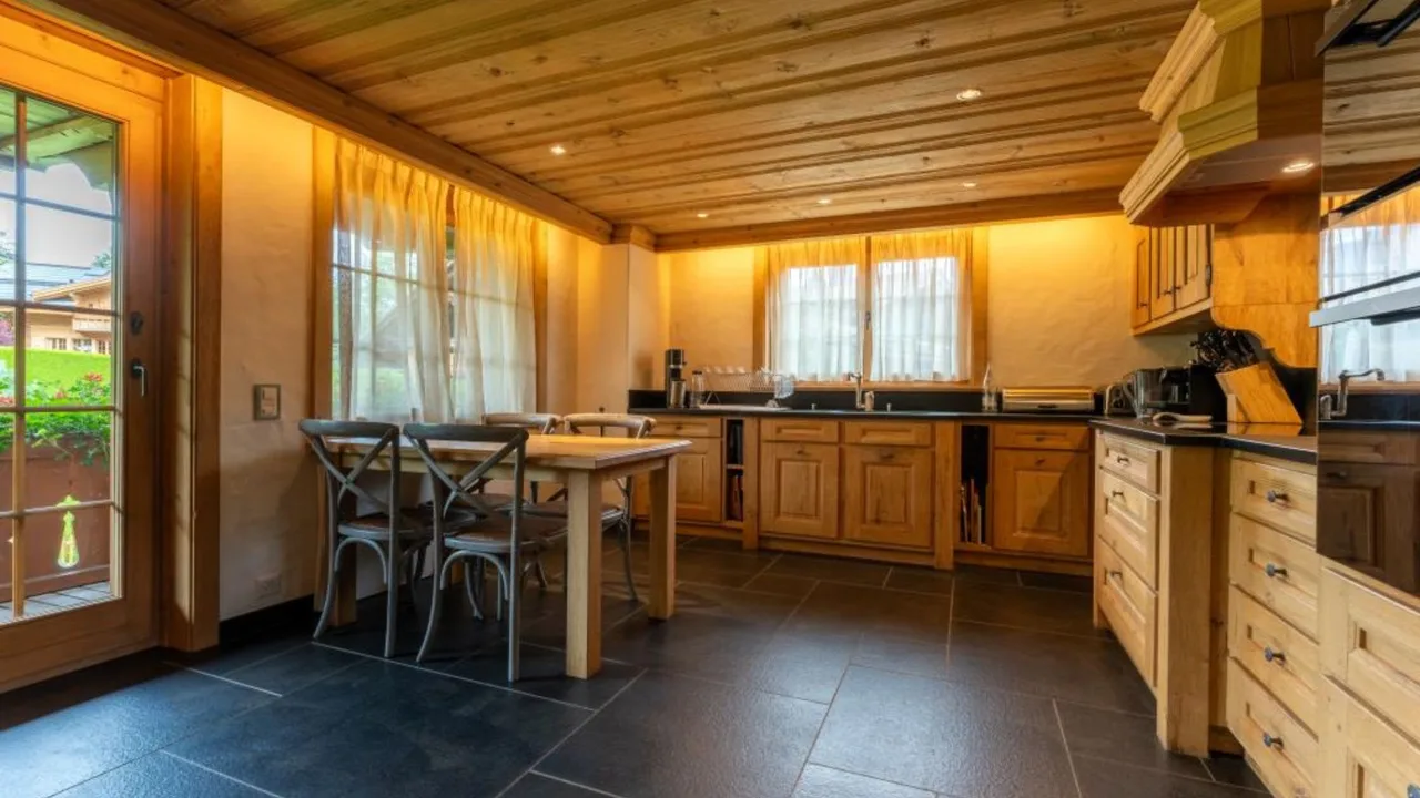 Luxurious 5 Bedroom Chalet With Modern Charm photo 5