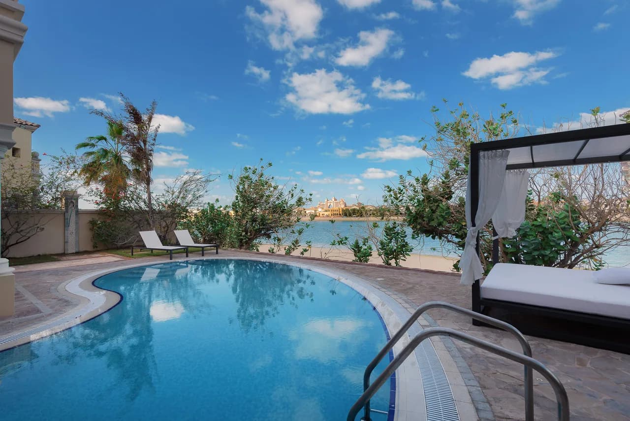 Palm Jumeirah Beach Front XL Villa w/Prvt Pool photo 2