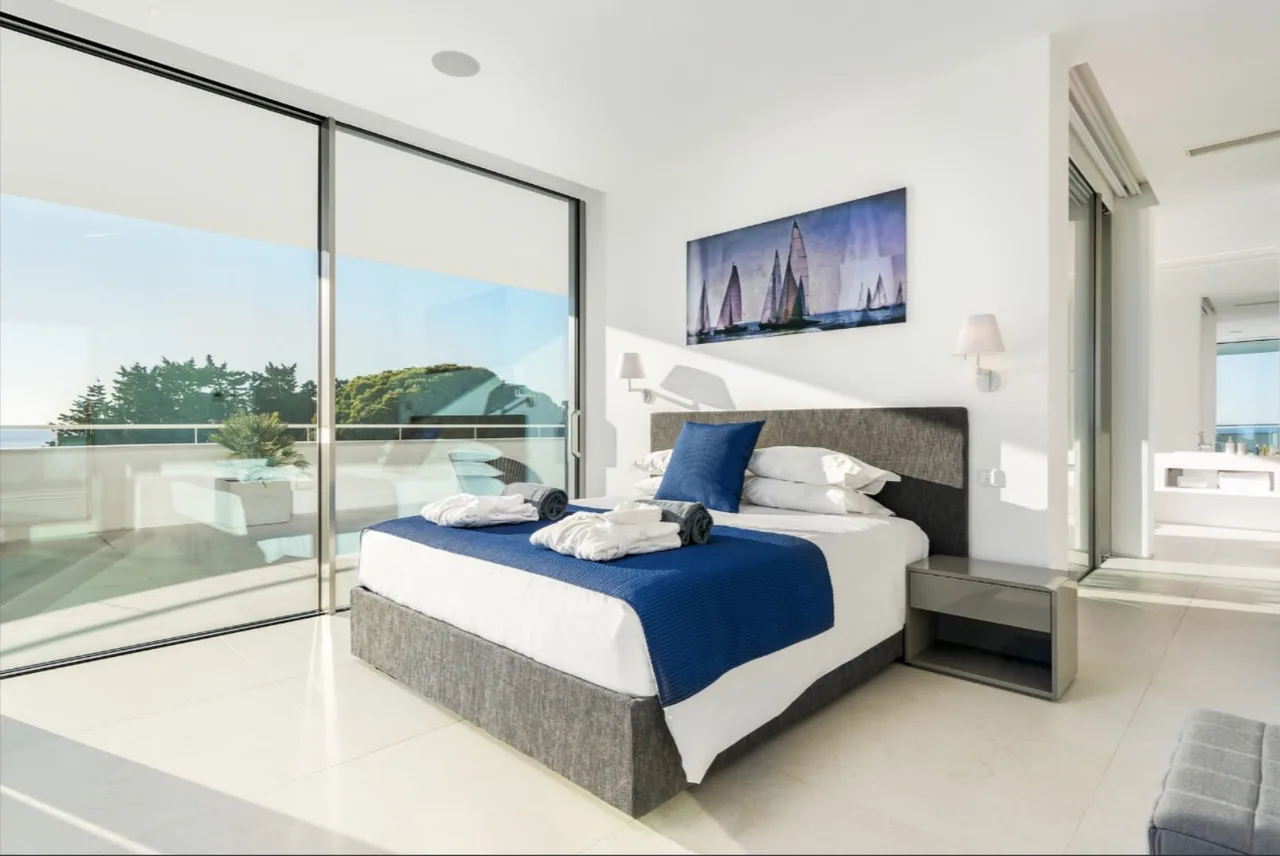 Luxury Oceanside Villa With Comfort And Style photo 3