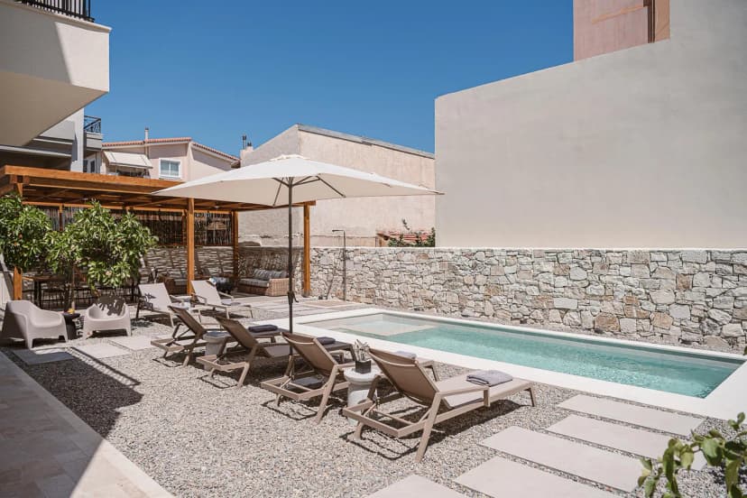 Luxury Villa With Indoor/Outdoor Pools