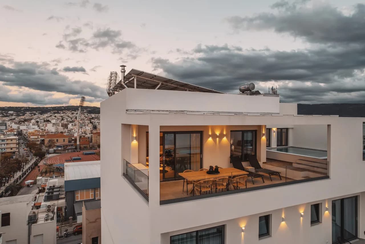 2-Level Penthouse With Breathtaking Views photo 5