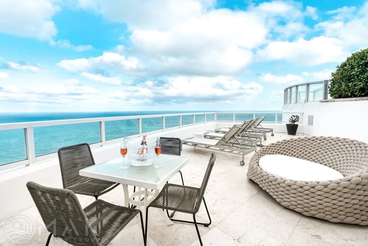 Beachfront Penthouse with Ocean View in Miami Beach