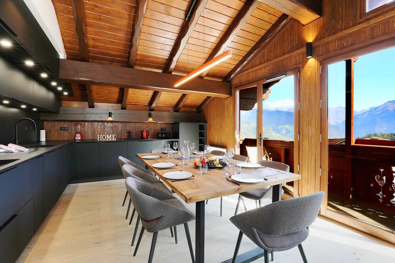 Luxurious Chalet W/ Sauna, Billiards, and Jacuzzi photo 2