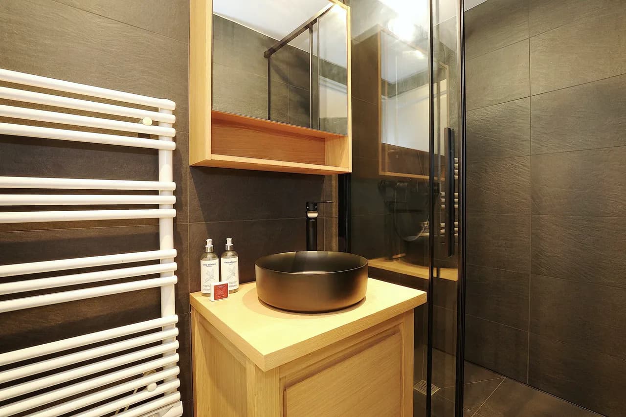 Luxurious Chalet W/ Sauna, Billiards, and Jacuzzi photo 4
