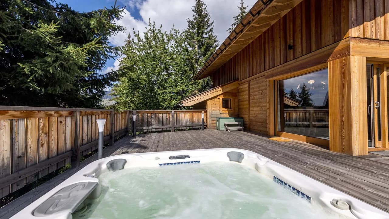 Wooden Chalet With Jacuzzi, Sauna, and Cinema photo 3