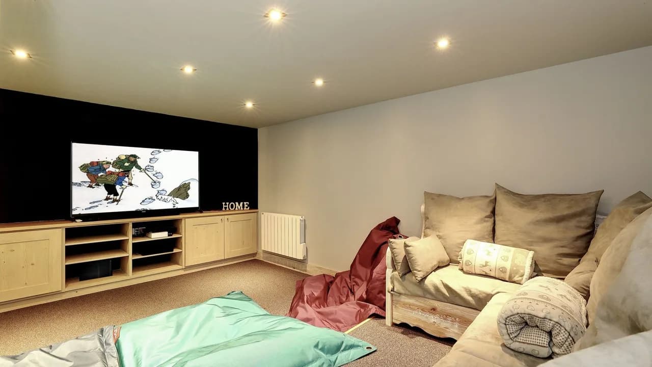 Wooden Chalet With Jacuzzi, Sauna, and Cinema photo 4