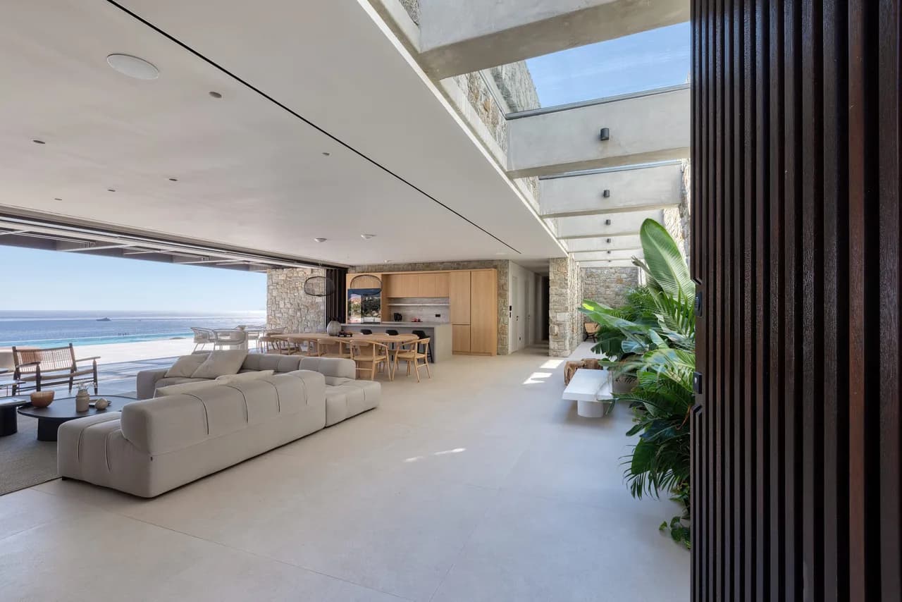 Stunning Mykonian Villa with dual infinity pools photo 2