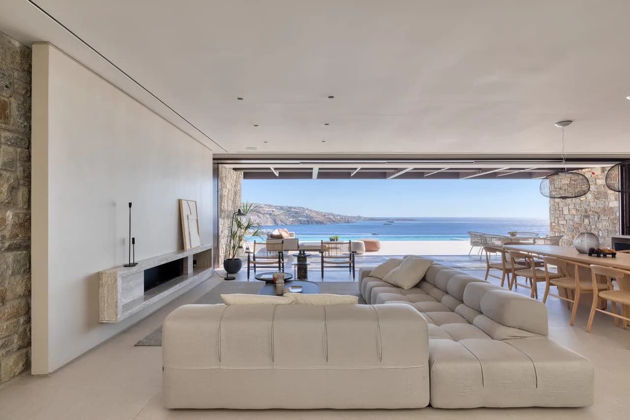 Stunning Mykonian Villa with dual infinity pools photo 3