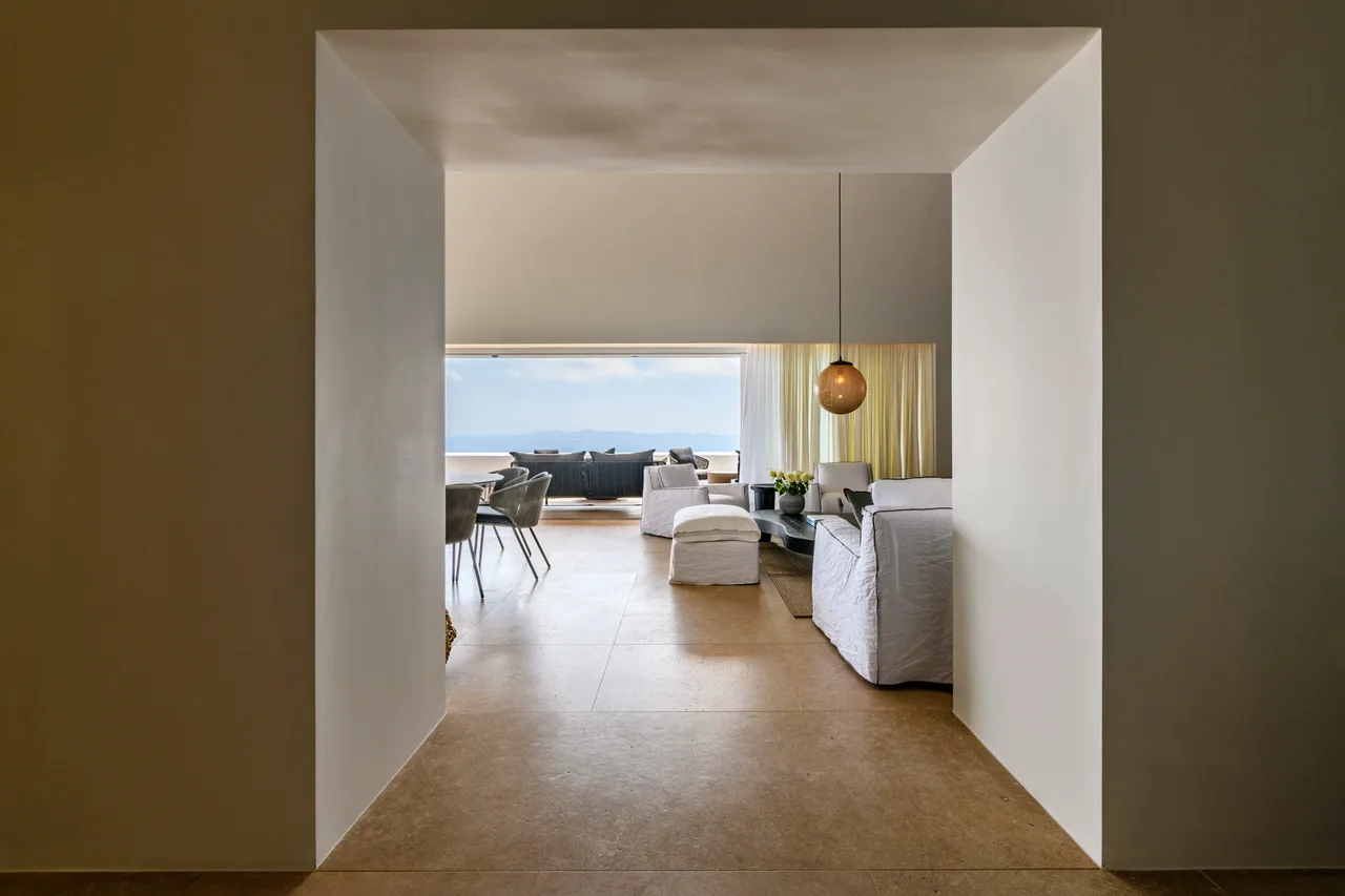 Seaside Luxury Retreat with panoramic views photo 4