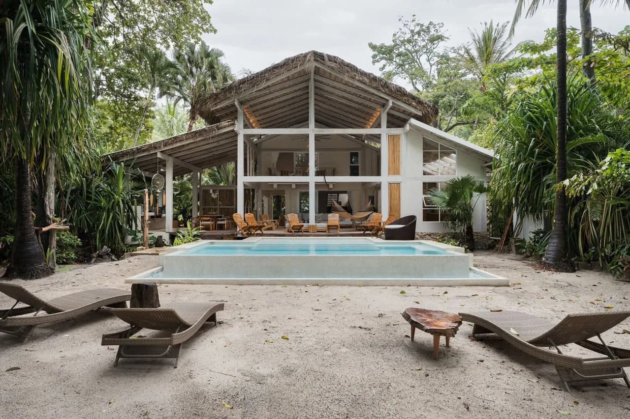 Gorgeous beachfront villa with private pool photo 3