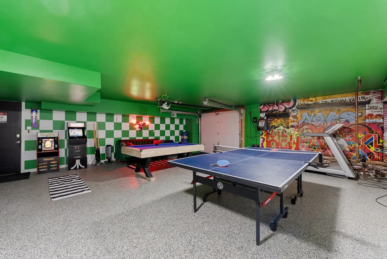 Rooftop Game Room Villa in Chicago photo 2