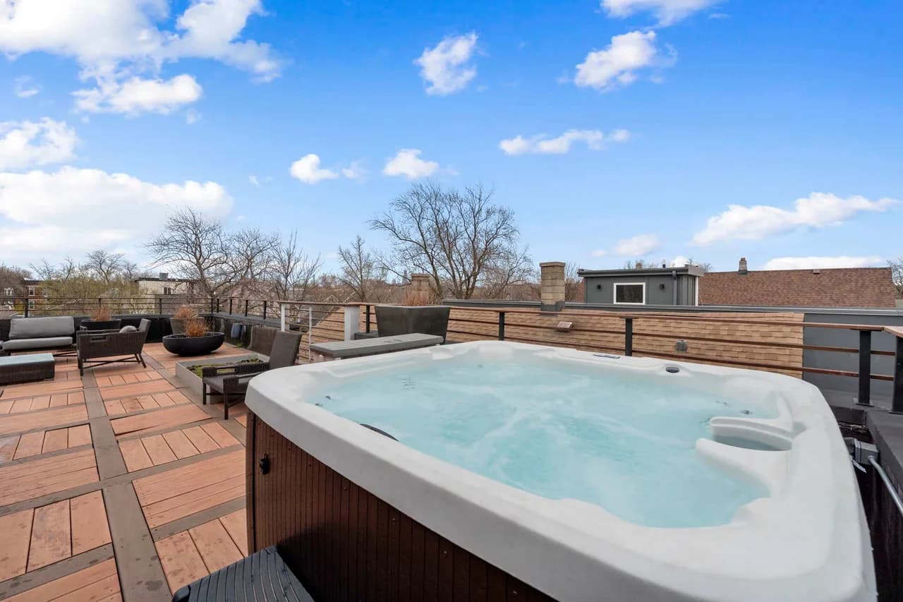 Rooftop Game Room Villa in Chicago photo 5