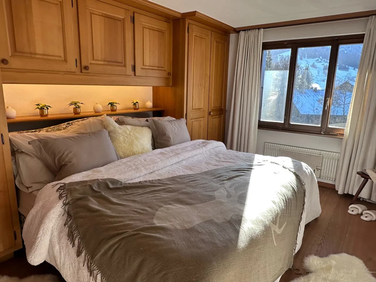 Luxurious 4-Bedroom Chalet in Gstaad photo 2