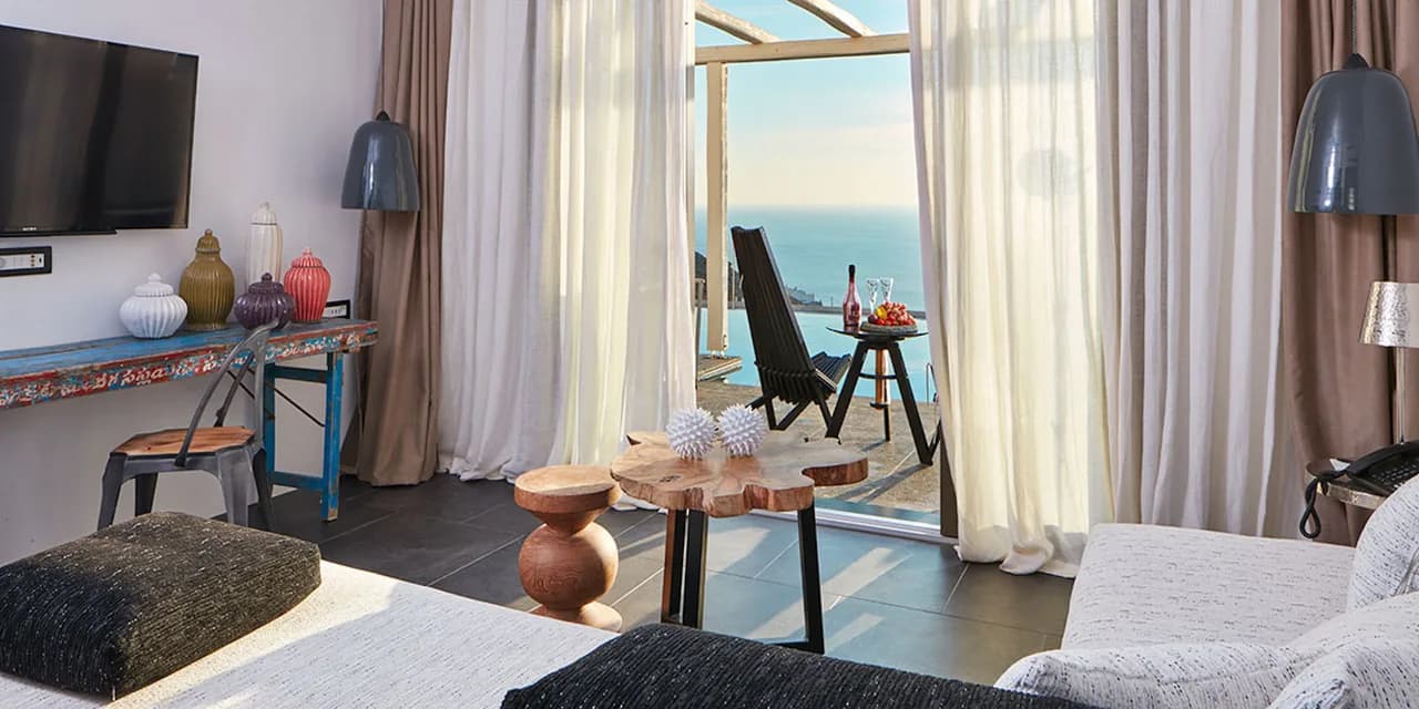 Beautiful Luxury Retreat with Endless Sea Views photo 2