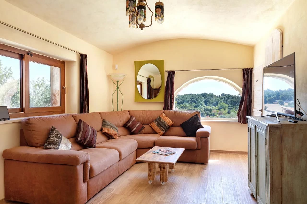 Beautiful Haven with Panoramic Views Over Valley photo 2