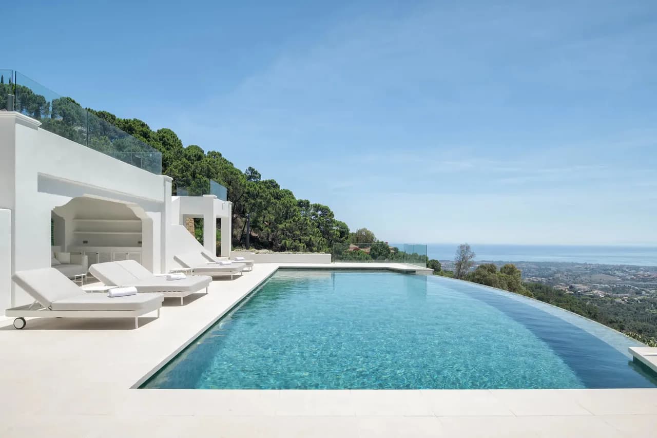 Luxury Villa with Panoramic Sea Views and Indoor Pool photo 5