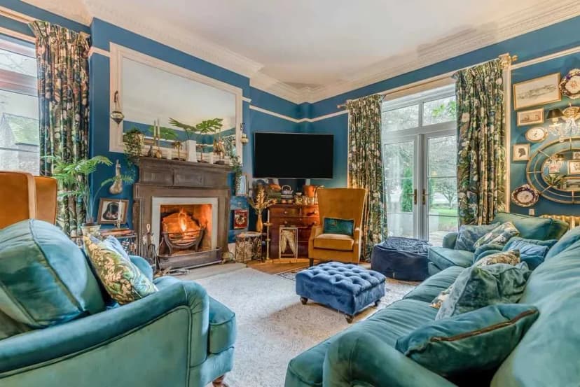 Scenic Scottish Eight Bedroom Villa with Hot Tub