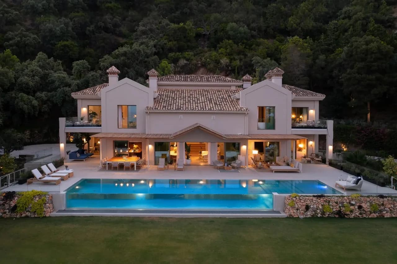 Eco-Friendly Villa with Infinity Pool and Spa