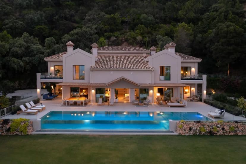 Eco-Friendly Villa with Infinity Pool and Spa