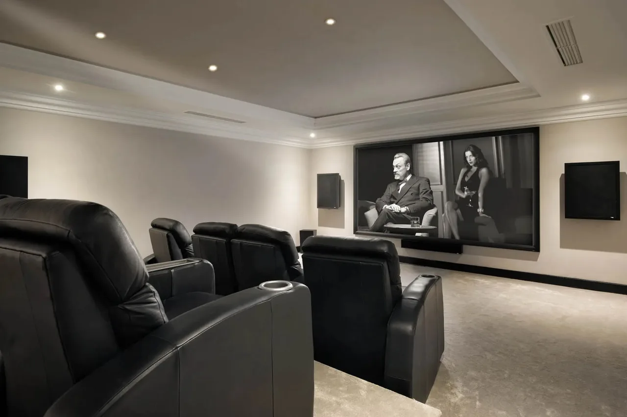 Refined Andalusian Estate with Cinema and Spa photo 5
