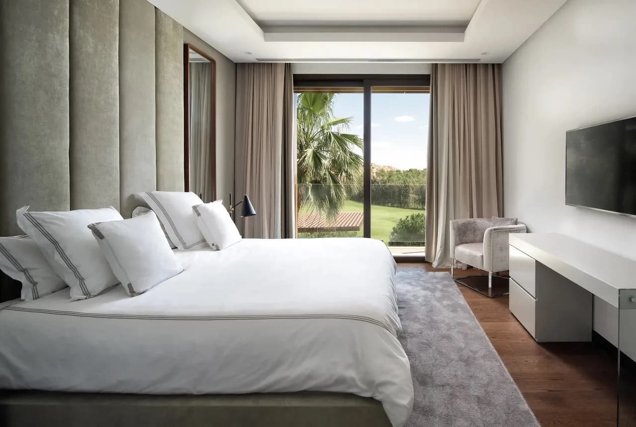 Modern Sleek Villa with Infinity Views photo 3