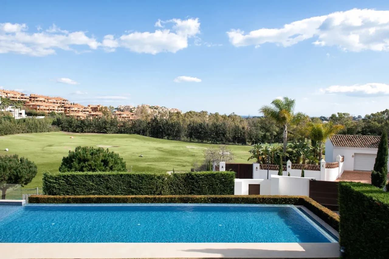 Modern Sleek Villa with Infinity Views photo 4