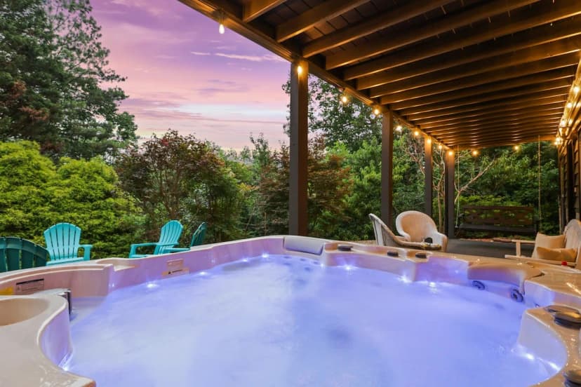 Mountain retreat w/ game room & hot tub
