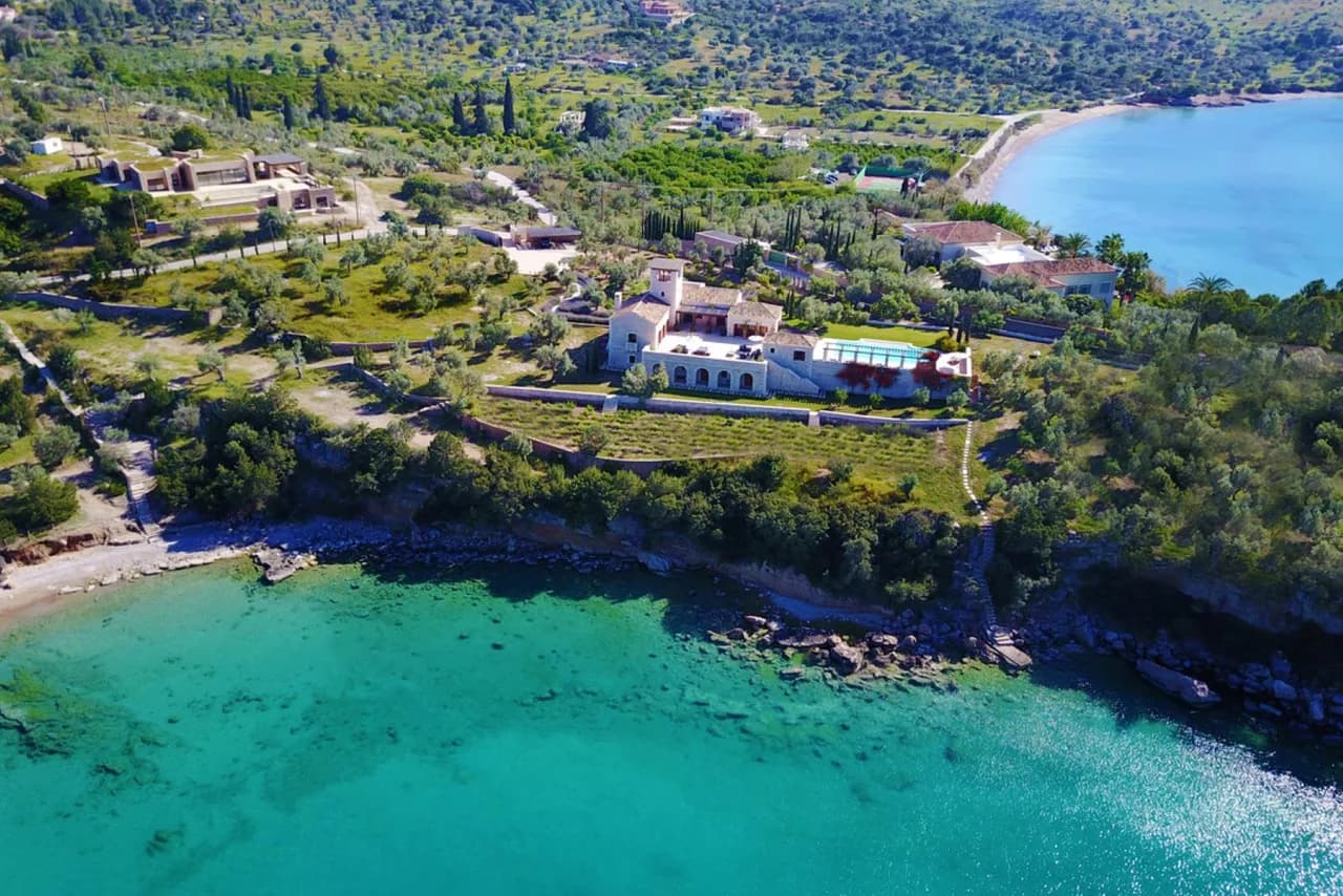 Luxury Beachfront Villa With Awesome View photo 2