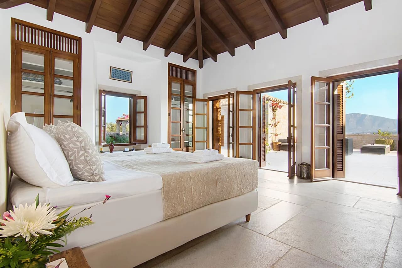 Luxury Beachfront Villa With Awesome View photo 5