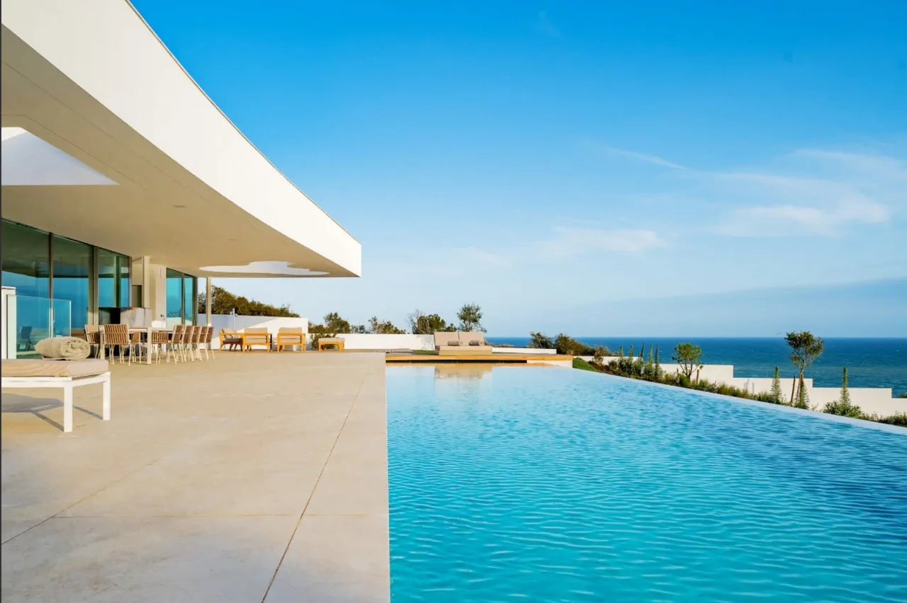 6-bedroom Luxury Oceanside Villa With Pool