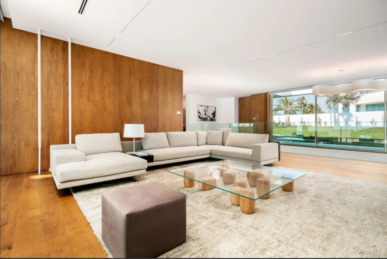 6-bedroom Luxury Oceanside Villa With Pool photo 3