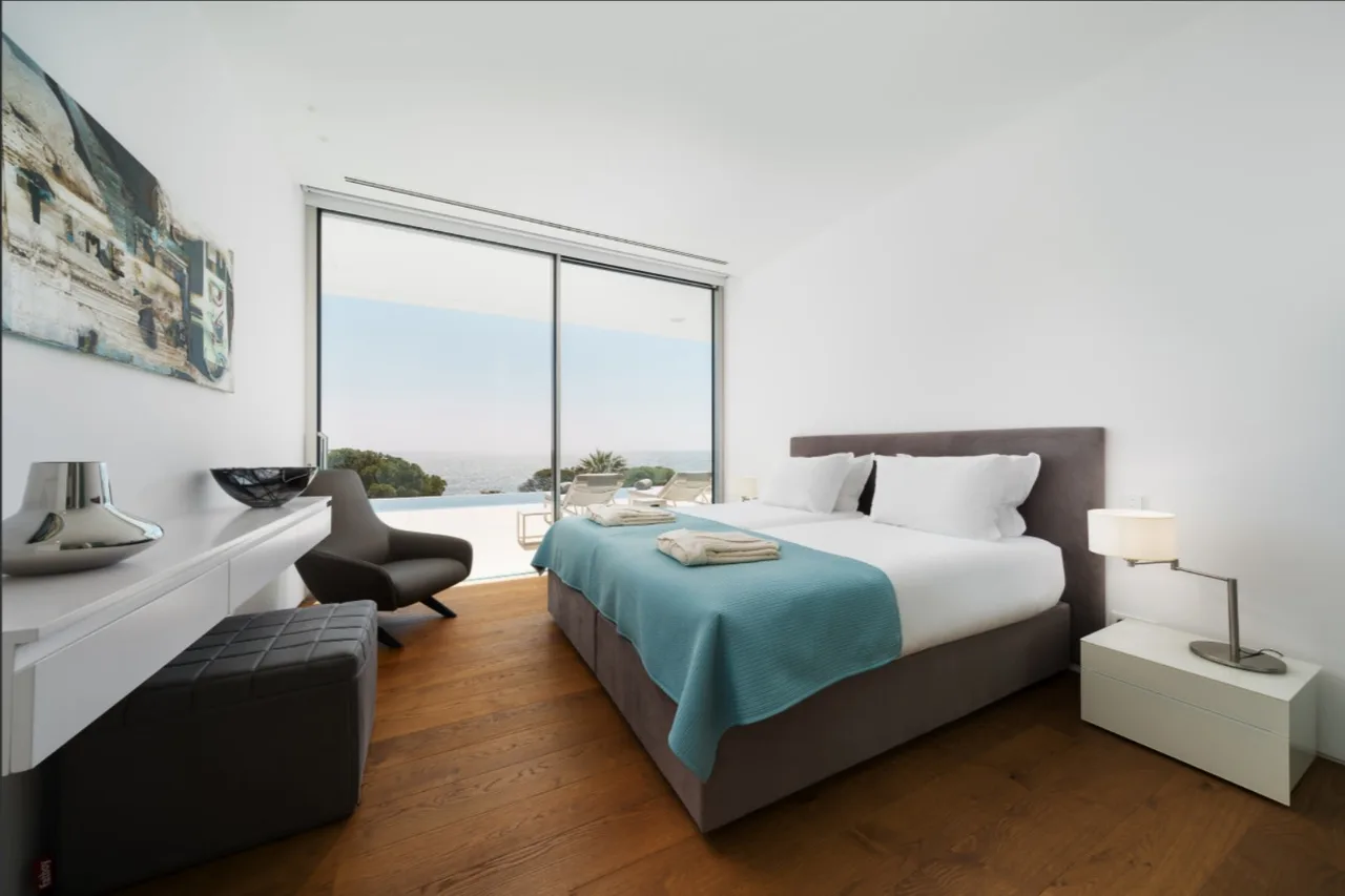 6-bedroom Luxury Oceanside Villa With Pool photo 5