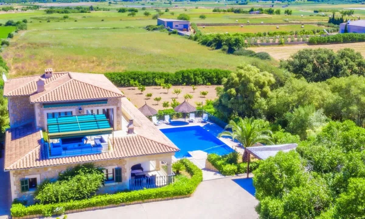 Spacious Six-Bedroom Villa in San Juan, Mallorca photo 3