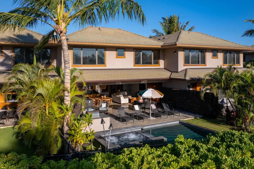Beach Club Three Bedroom Villa in Big Island