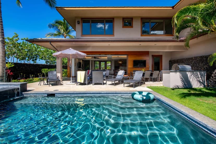Oceanview Infinity Pool Villa in Big Island