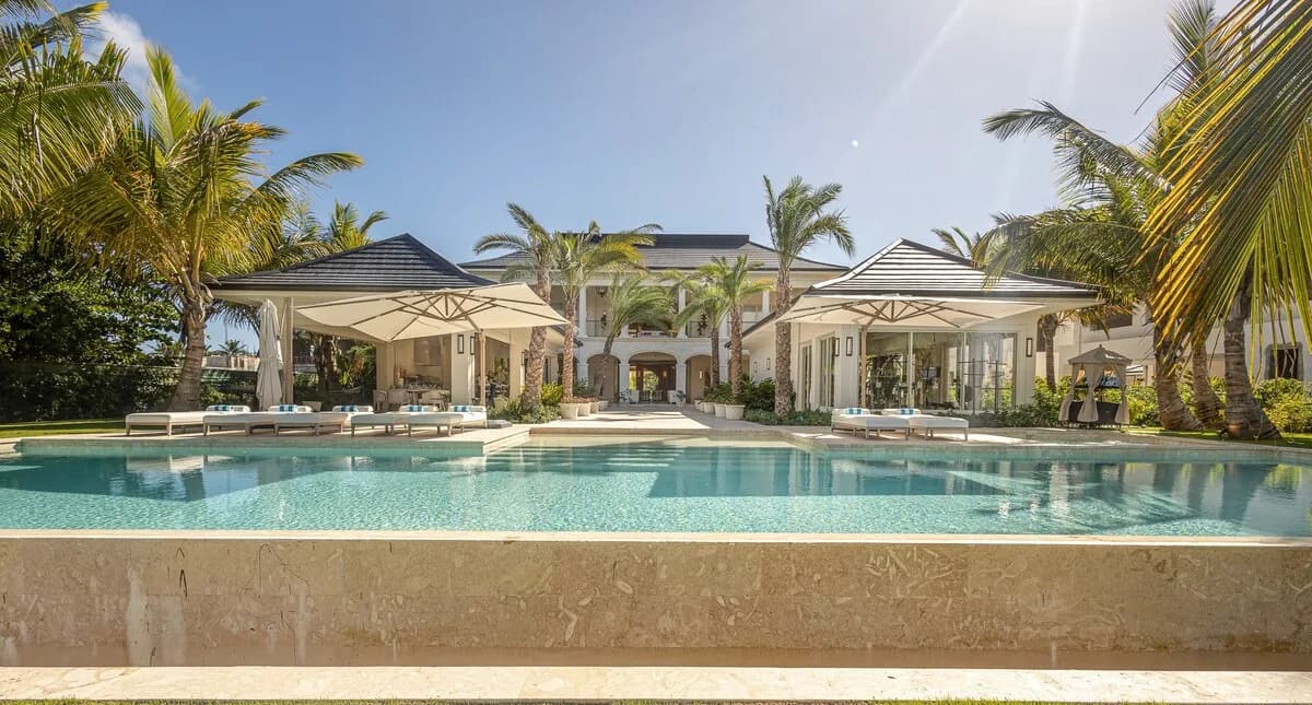 Beachfront Eight-Bedroom Villa in Punta Cana photo 2