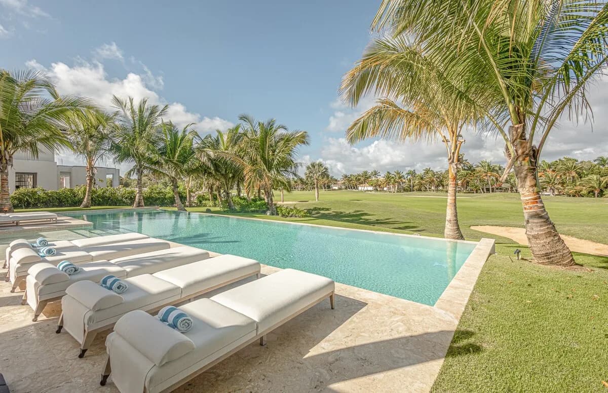Beachfront Eight-Bedroom Villa in Punta Cana photo 3