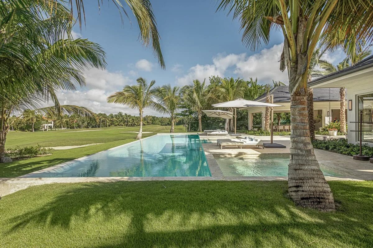 Beachfront Eight-Bedroom Villa in Punta Cana photo 4