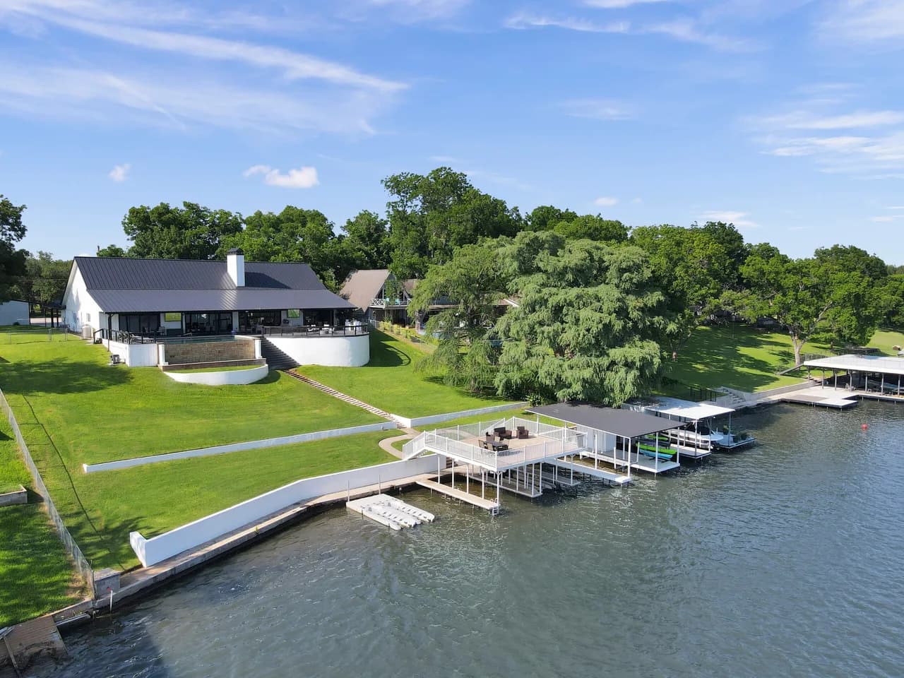 Lakeshore Six Bedroom Villa in Kingsland Texas photo 2