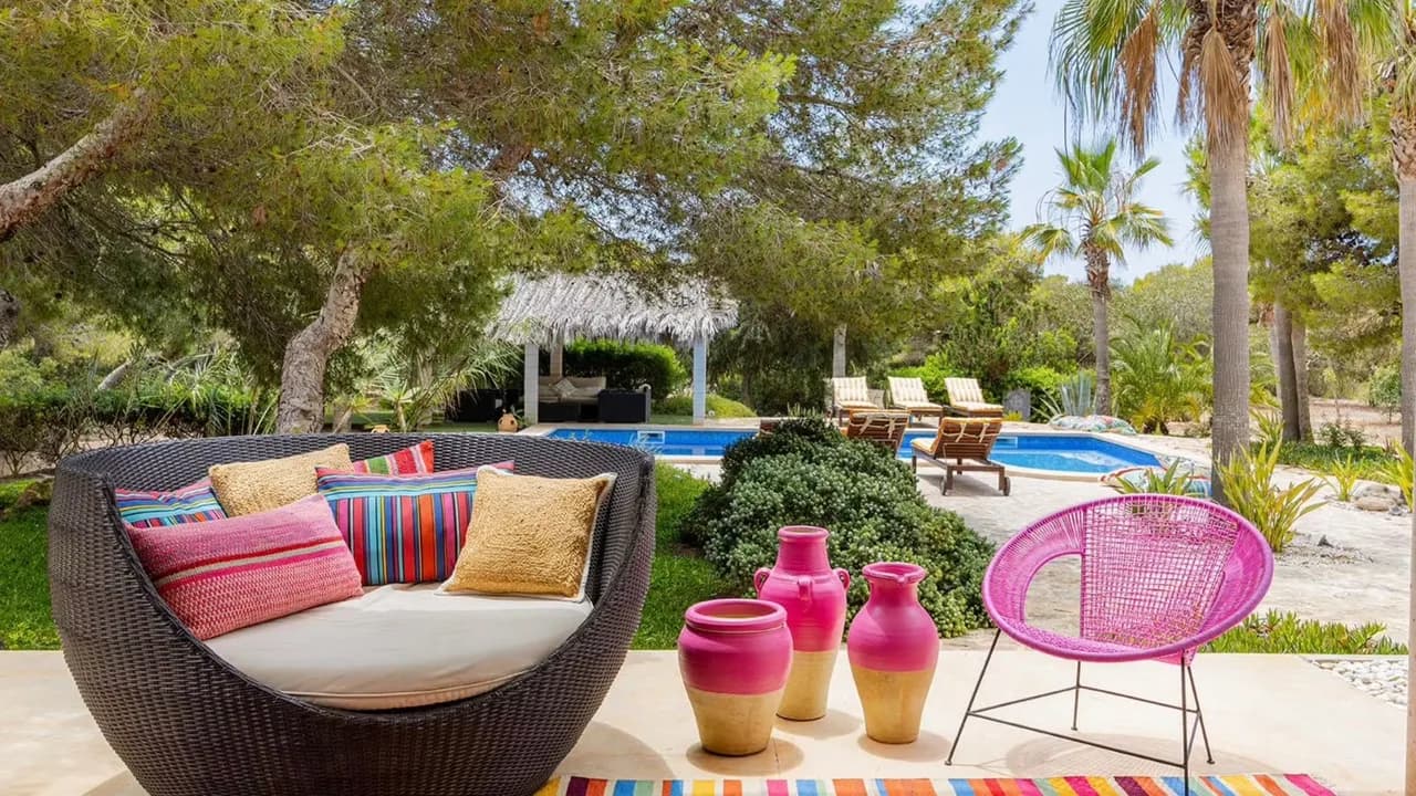Beautiful Holiday Villa Surrounded by Lush Gardens photo 4