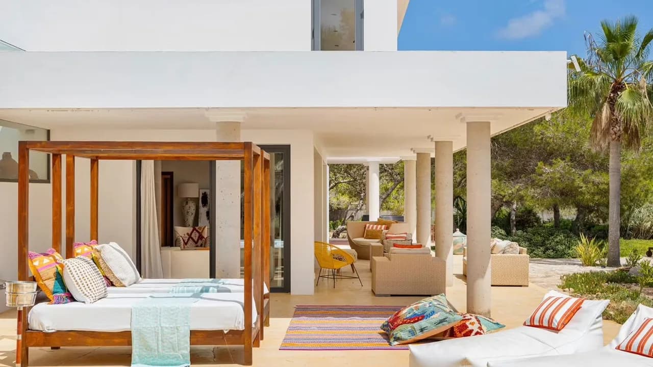 Beautiful Holiday Villa Surrounded by Lush Gardens photo 5