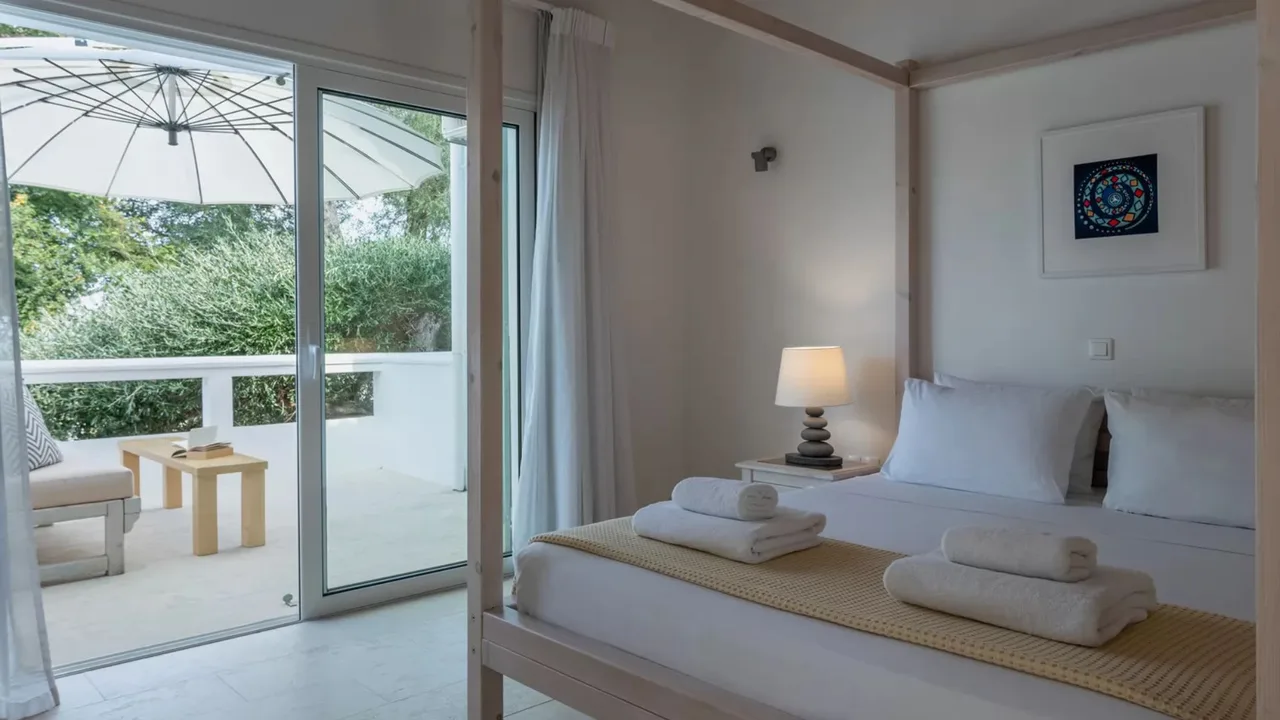 Seafront Villa with Private Beach Access photo 3