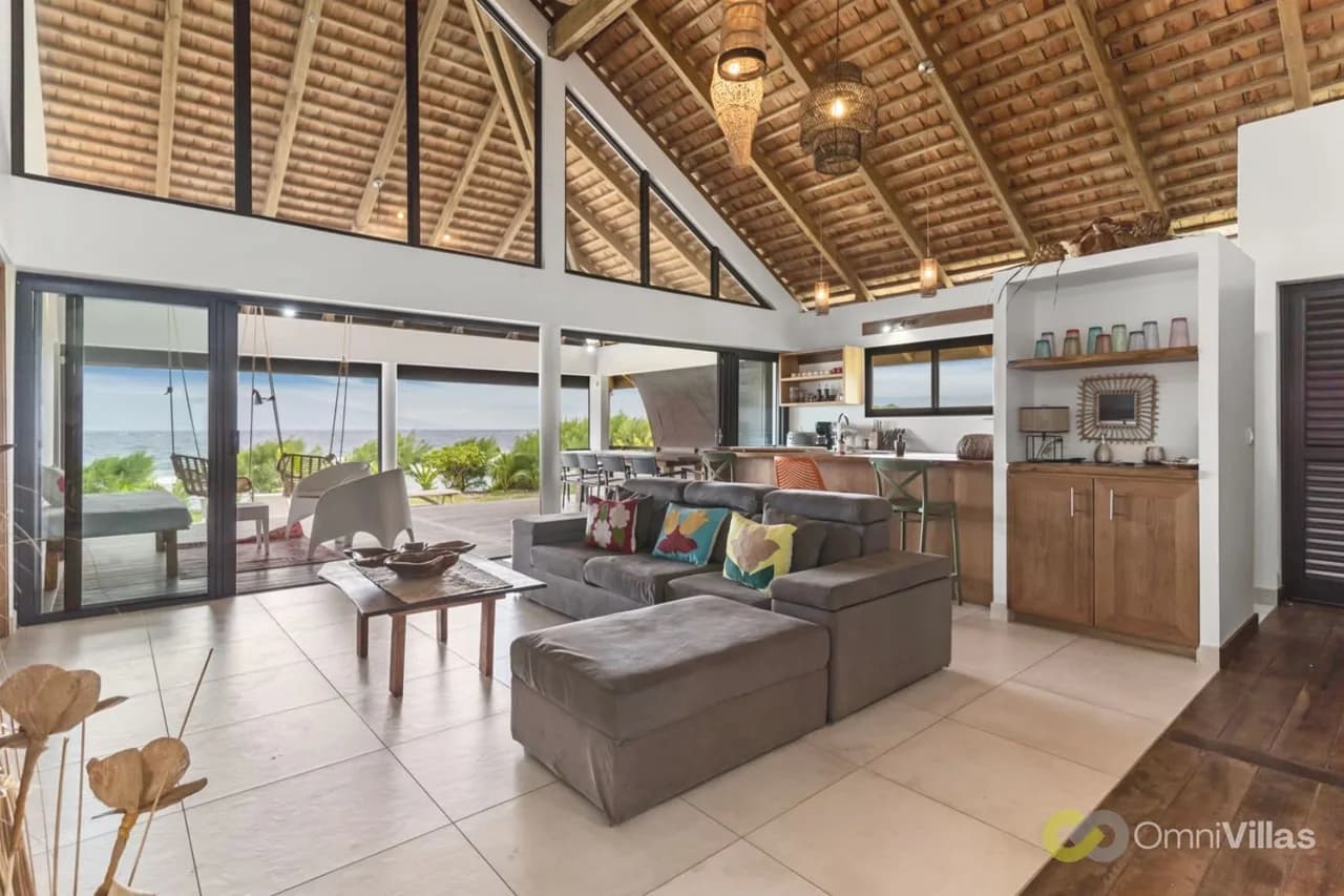 Beachfront One Bedroom Bungalow in Temae
