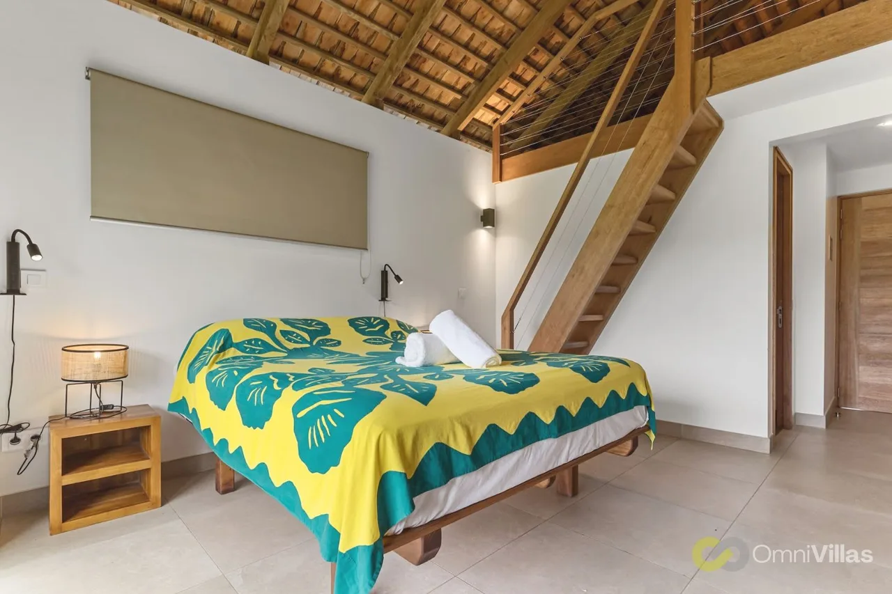 Beachfront Three Bedroom Villa in Temae photo 4