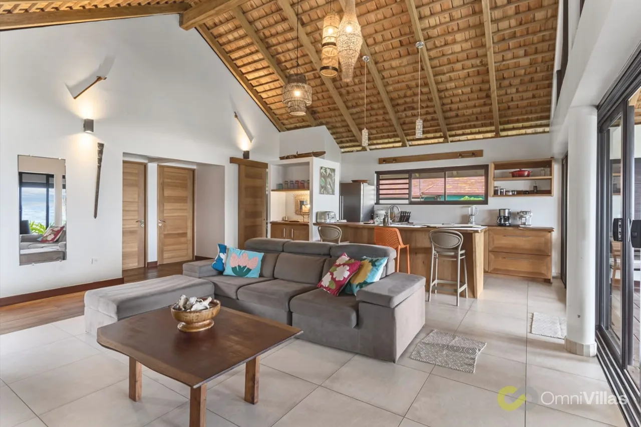 Beachfront One-Bedroom Bungalow in Temae, Moorea photo 2