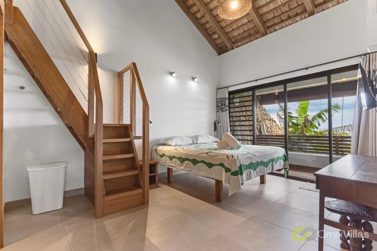 Beachfront One-Bedroom Bungalow in Temae, Moorea photo 4