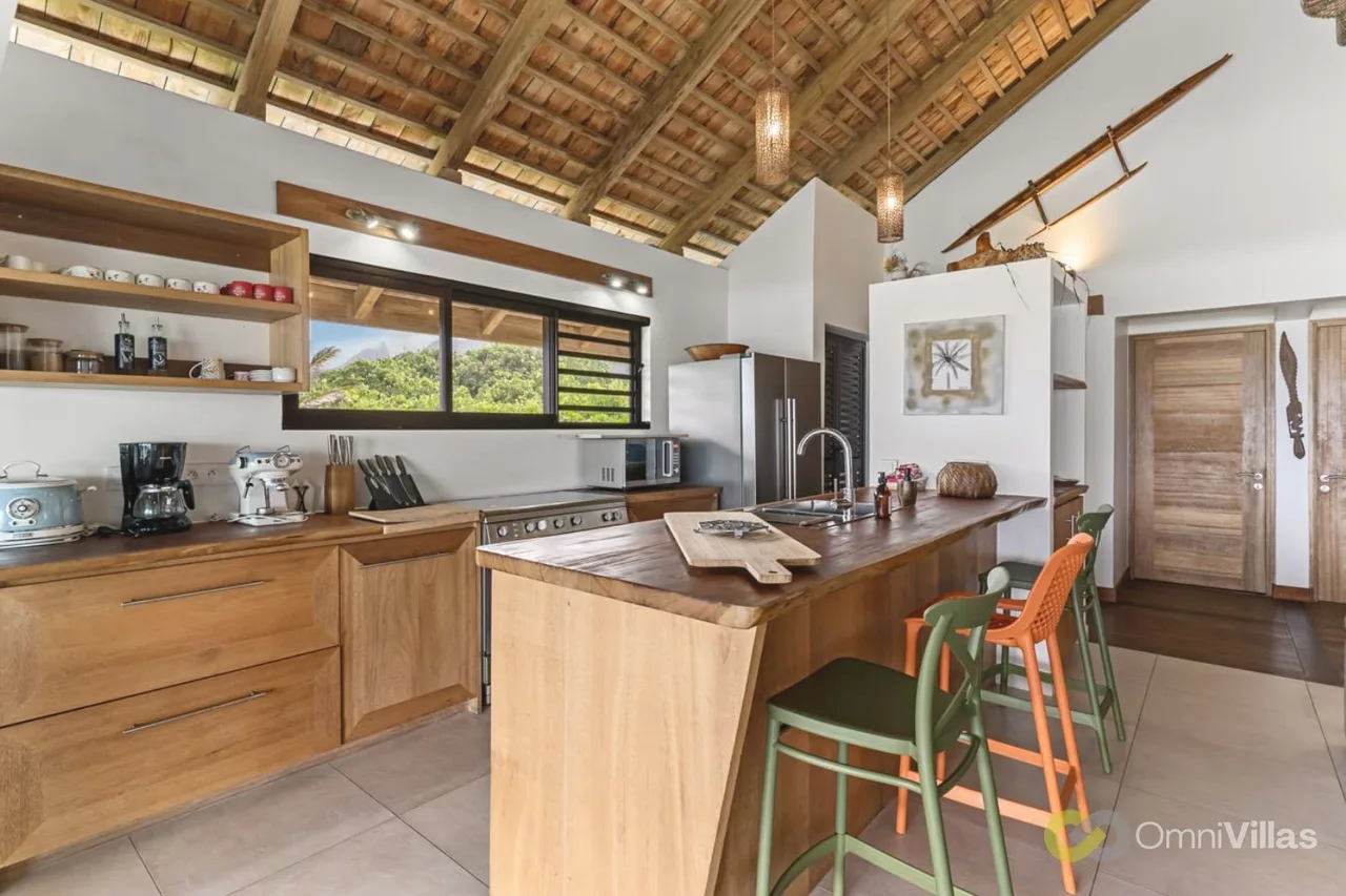 Beachfront Five Bedroom Villa in Temae, Moorea photo 2