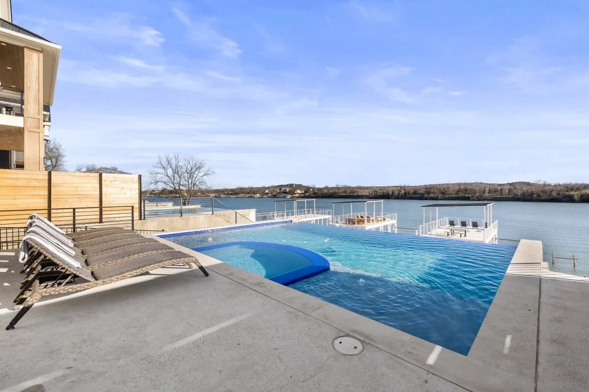 Waterfront Five Bedroom Retreat in Kingsland photo 4