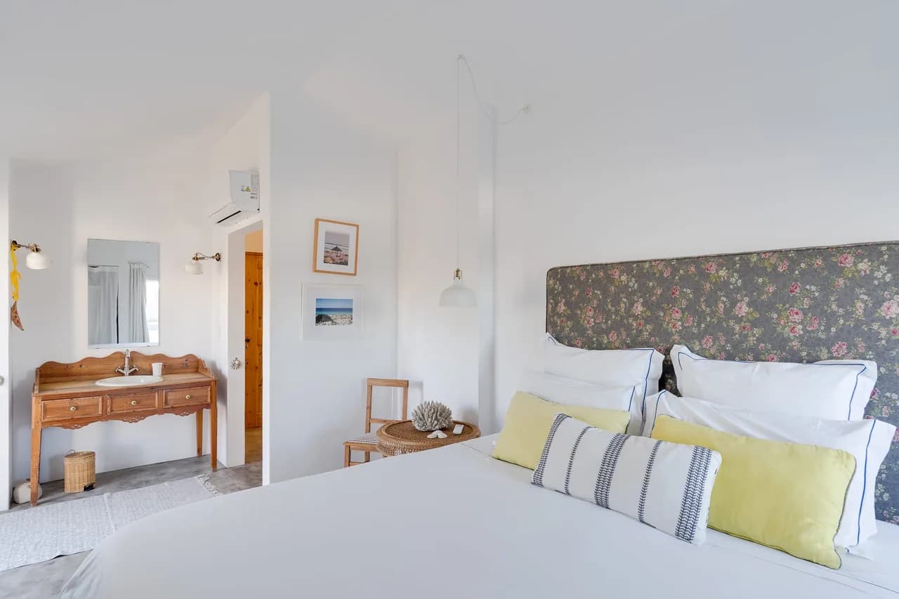 Charming Villa In Coastal Landscape photo 4